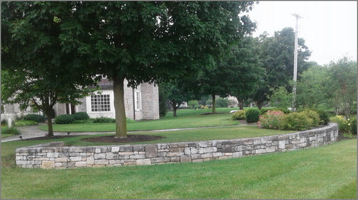 Stone retaining wall