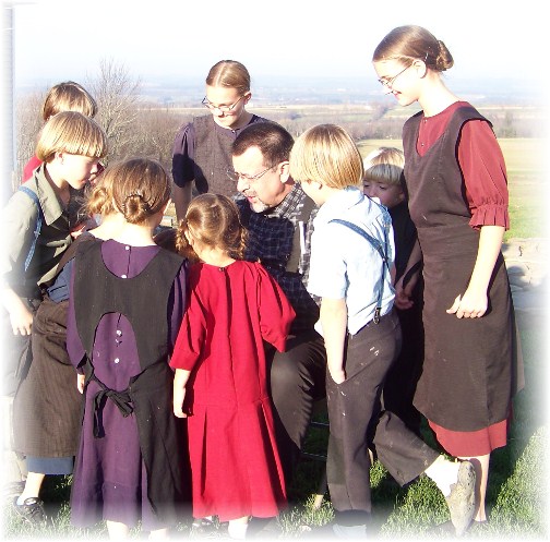 Amish children viewing photos.