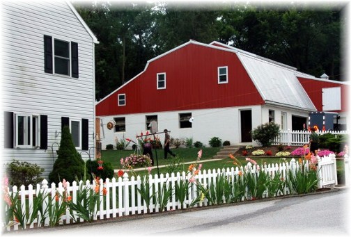 Amish farm (photo by Doris High)
