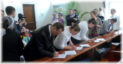 Russian church signing petitions for persecuted brethren 3/31/13