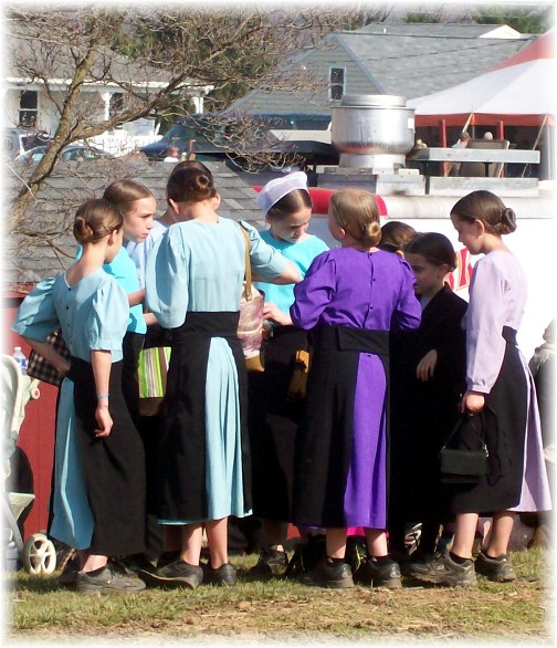 Amish girls at Penryn Mud Sale 3/17/12