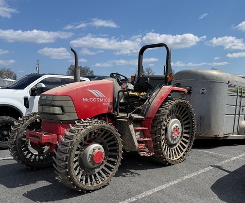 Steel-wheeled tractor
