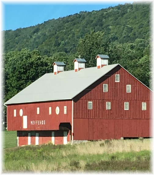 Red barn (Photo by Linda Trago)