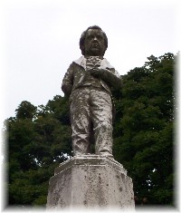 Tom Thumb Statue