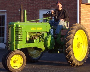 John Deere tractor (click to enlarge)