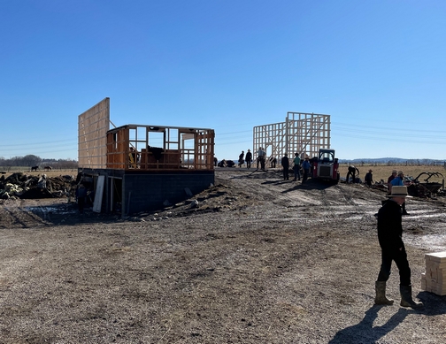 Amish barnbuilding