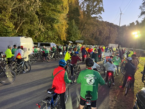 Moonlight trail ride start