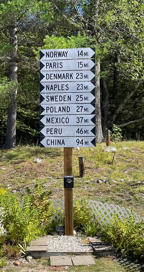 Maine directional signpost