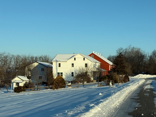 Amish stone farmhouse in snow (Click to enlarge)
